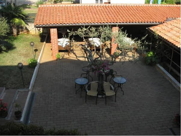 Bed And Breakfast Kolo Adults Only Bužinija Kültér fotó